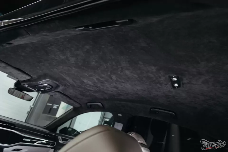 Перетянули потолок Audi A6 в алькантару и окрасили потолочный пластик в черный цвет